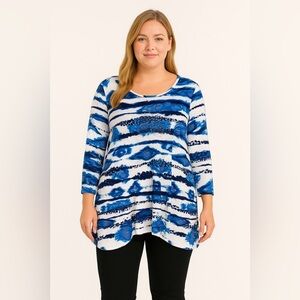 Múltiples Blue and White Patterned Long Sleeve Top- used size L mtp(26)